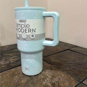 Simple Modern 30oz Trek Tumbler - Snowflake Blue NWT Limited Christmas Release